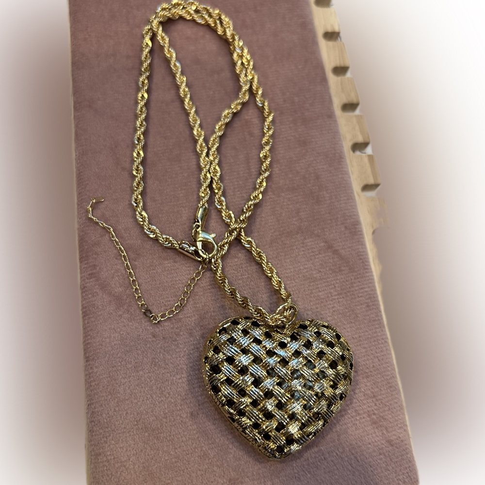 Gold Heart Pendant Necklace 18” adjustable chain